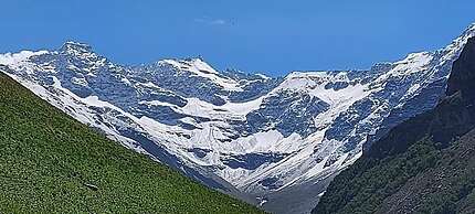 Snow and Field View Homestay