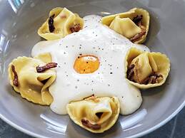 Athens Capital Suites-Mgallery Collection