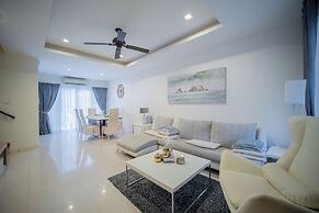 Laguna Park 3BR Townhome by NLA