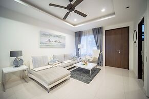 Laguna Park 3BR Townhome by NLA