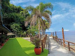 Dive and Trek Resort & Marine Sanctuary