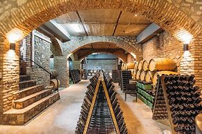 Schuchmann Wines Château,Villas & SPA