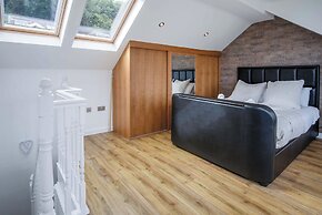 Overland Road 4 Bed House Mumbles