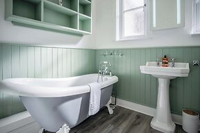 Overland Road 4 Bed House Mumbles