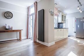 Overland Road 4 Bed House Mumbles