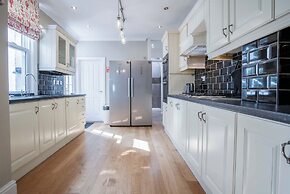 Overland Road 4 Bed House Mumbles