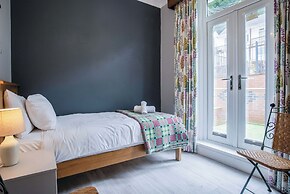 Overland Road 4 Bed House Mumbles