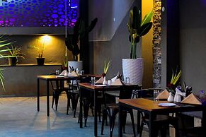 TGI Livancia Hillside