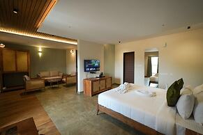 TGI Livancia Hillside