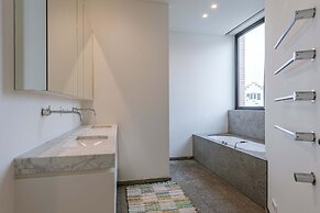 Villa for 8 Guests Steps From the Beach