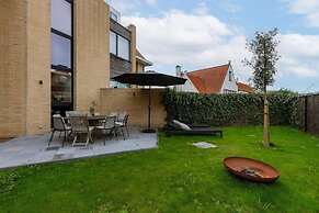 Villa for 8 Guests Steps From the Beach