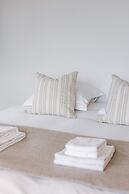 Villa for 8 Guests Steps From the Beach