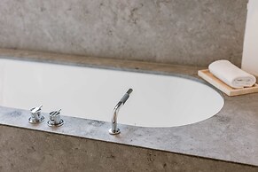 Villa for 8 Guests Steps From the Beach