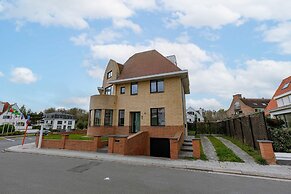Villa for 8 Guests Steps From the Beach