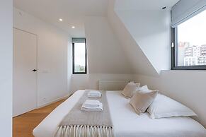 Villa for 8 Guests Steps From the Beach