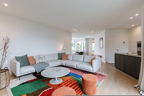 Villa for 8 Guests Steps From the Beach