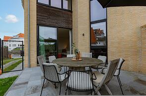 Villa for 8 Guests Steps From the Beach