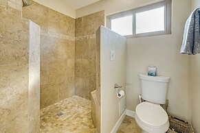 Hot Tub & Patio: Family Gem in Avondale