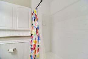 4 Mi to Dtwn: Pet-friendly Tampa Retreat