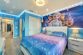 7 Mi to Disney: Davenport Family Getaway w/ Pool!