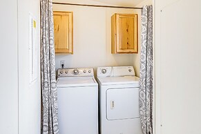 1 Mi to Tubbs Hill & Lake: Midtown Home w/ Yard!