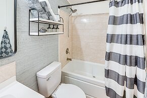 1 Mi to Tubbs Hill & Lake: Midtown Home w/ Yard!