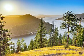 1 Mi to Tubbs Hill & Lake: Midtown Home w/ Yard!