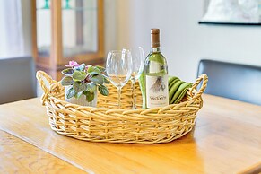 1 Mi to Tubbs Hill & Lake: Midtown Home w/ Yard!