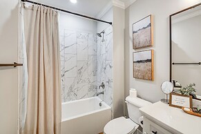 < 1 Mi to Lake Catherine: Home in Gated Community!