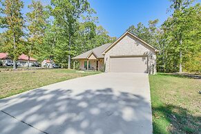 < 1 Mi to Lake Catherine: Home in Gated Community!