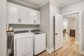 < 1 Mi to Lake Catherine: Home in Gated Community!