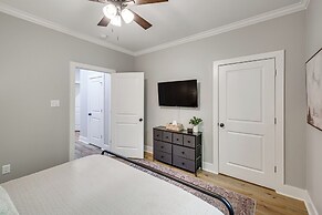 < 1 Mi to Lake Catherine: Home in Gated Community!