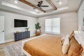 < 1 Mi to Lake Catherine: Home in Gated Community!