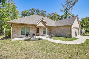 < 1 Mi to Lake Catherine: Home in Gated Community!