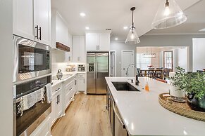 < 1 Mi to Lake Catherine: Home in Gated Community!