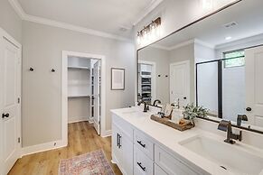 < 1 Mi to Lake Catherine: Home in Gated Community!