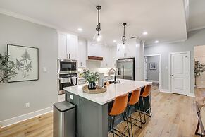 < 1 Mi to Lake Catherine: Home in Gated Community!