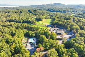 Blue Ridge Pkwy View & Deck: Brevard Home!