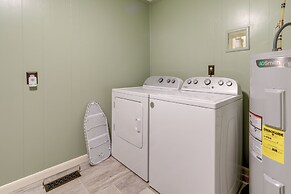 Blue Ridge Pkwy View & Deck: Brevard Home!