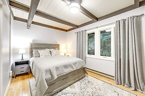 Blue Ridge Pkwy View & Deck: Brevard Home!