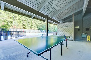 Blue Ridge Pkwy View & Deck: Brevard Home!