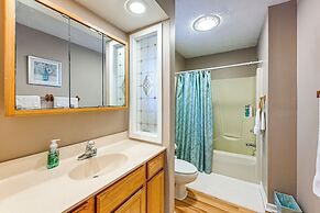 7 Mi to Franklin: Peaceful Home w/ Deck & Yard!
