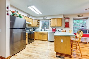 7 Mi to Franklin: Peaceful Home w/ Deck & Yard!