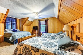 7 Mi to Franklin: Peaceful Home w/ Deck & Yard!