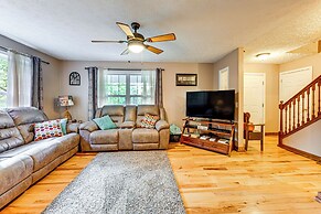 7 Mi to Franklin: Peaceful Home w/ Deck & Yard!