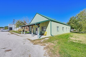 Charming Iowa Home: 1 Mi to Golf