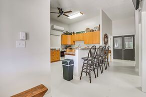Charming Iowa Home: 1 Mi to Golf