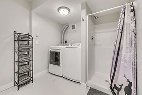 Charming Iowa Home: 1 Mi to Golf