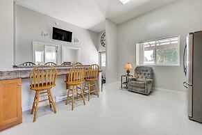 Charming Iowa Home: 1 Mi to Golf