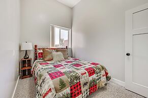 Charming Iowa Home: 1 Mi to Golf